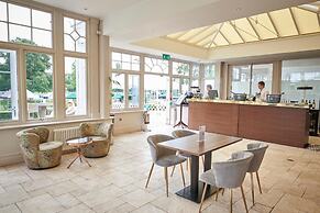 Phyllis Court Members Club