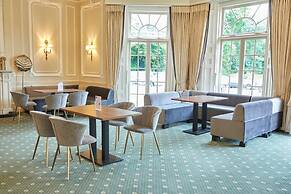 Phyllis Court Members Club