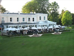 Phyllis Court Members Club