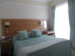 Phyllis Court Members Club