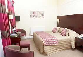 Phyllis Court Members Club