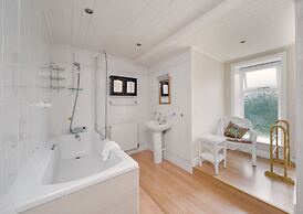 Derwent Manor Apartments