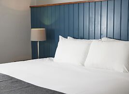 The Longshoot Hotel by Greene King Inns