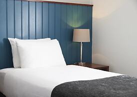 The Longshoot Hotel by Greene King Inns