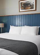 The Longshoot Hotel by Greene King Inns