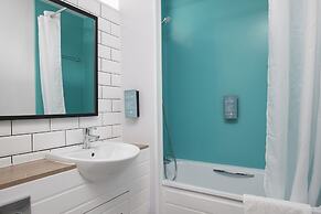 The Longshoot Hotel by Greene King Inns