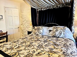 The Oxenham Arms