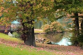 The Inn on the Lake Hotel