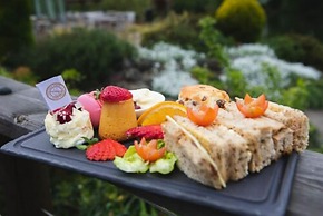 The Inn on the Lake Hotel