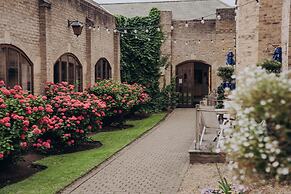 Cave Castle Hotel