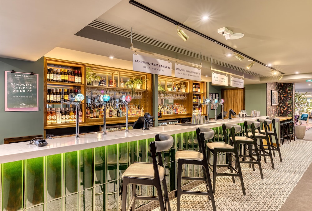 Premier Inn Glasgow Stepps - M80 J3