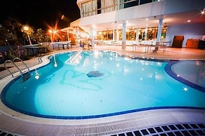 The Viangtak Riverside Hotel