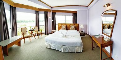 The Viangtak Riverside Hotel