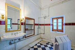 Neemrana's Baradari Palace