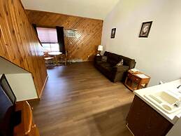 Woodlands Inn & Suites