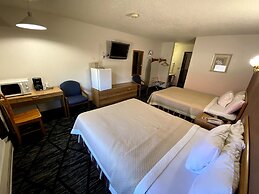 Woodlands Inn & Suites