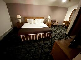 Woodlands Inn & Suites