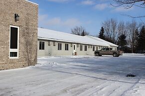 Woodlands Inn & Suites