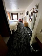 Woodlands Inn & Suites