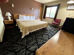 Woodlands Inn & Suites