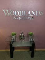 Woodlands Inn & Suites