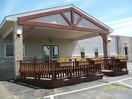 Woodlands Inn & Suites