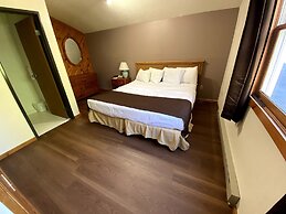 Woodlands Inn & Suites