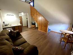 Woodlands Inn & Suites