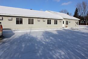 Woodlands Inn & Suites