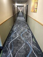 Woodlands Inn & Suites