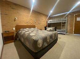 Quays Motel San Remo