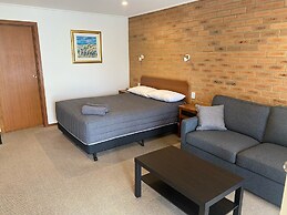 Quays Motel San Remo