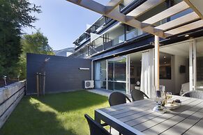 22 Hallenstein Apartments by Staysouth