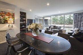 22 Hallenstein Apartments by Staysouth