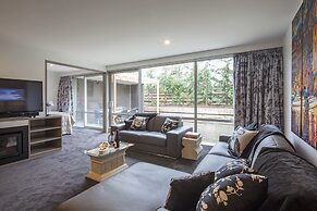 22 Hallenstein Apartments by Staysouth