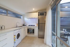 22 Hallenstein Apartments by Staysouth