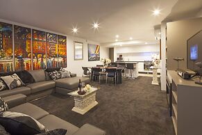 22 Hallenstein Apartments by Staysouth