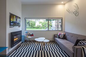 22 Hallenstein Apartments by Staysouth