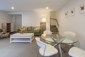 22 Hallenstein Apartments by Staysouth