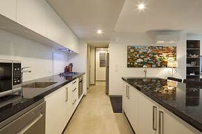 22 Hallenstein Apartments by Staysouth