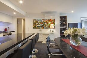 22 Hallenstein Apartments by Staysouth