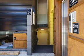 22 Hallenstein Apartments by Staysouth