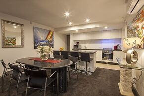 22 Hallenstein Apartments by Staysouth