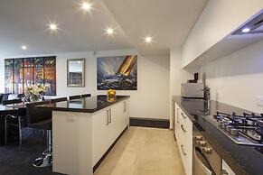 22 Hallenstein Apartments by Staysouth