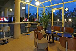 Golden Tulip - Aesthetics