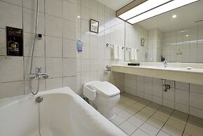 Le Midi Hotel Jungli