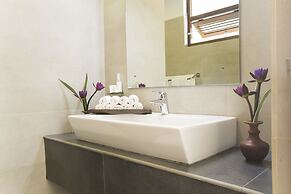 Rockside Beach Resort