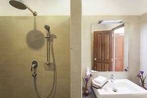 Rockside Beach Resort