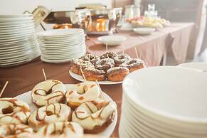 Rockside Beach Resort