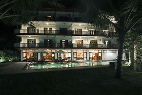 Rockside Beach Resort